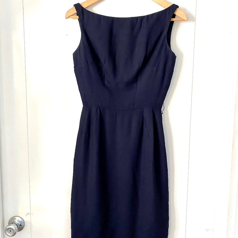 ultra flattering 1950s navy blue wiggle dress